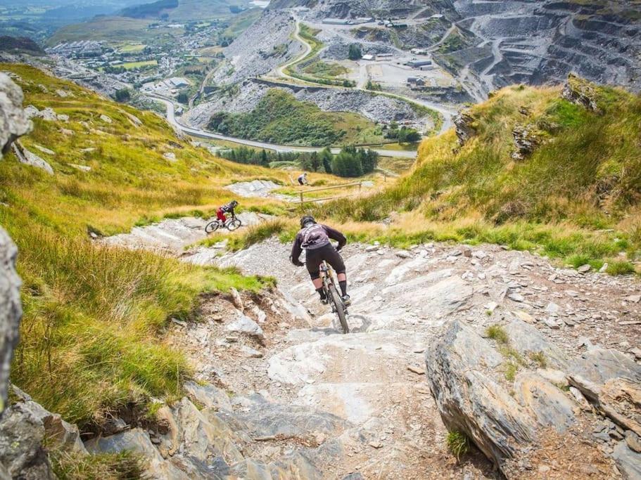 Zipworld Waterfalls Eryri Dogs Welcome 3 Bed Sleeps 5 Blaenau Ffestiniog Eksteriør bilde